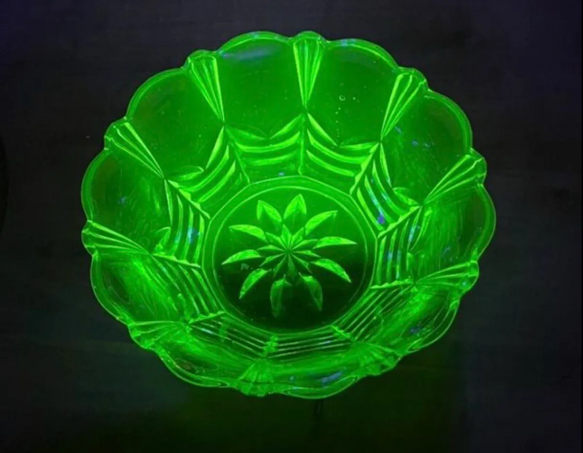 Art Deco Uranium Bowl - Image 1