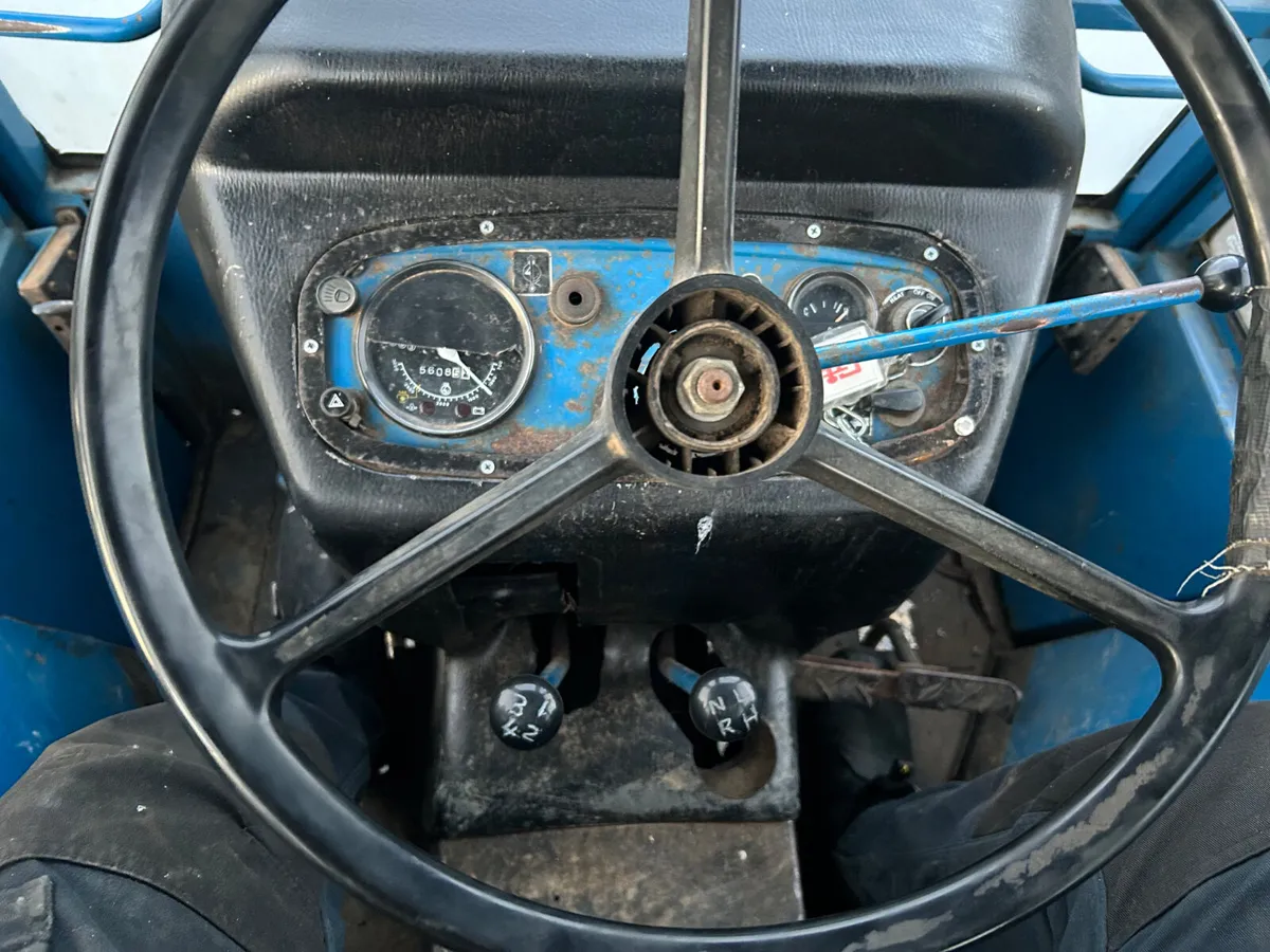 Ford 1910 Compact Tractor - Image 2