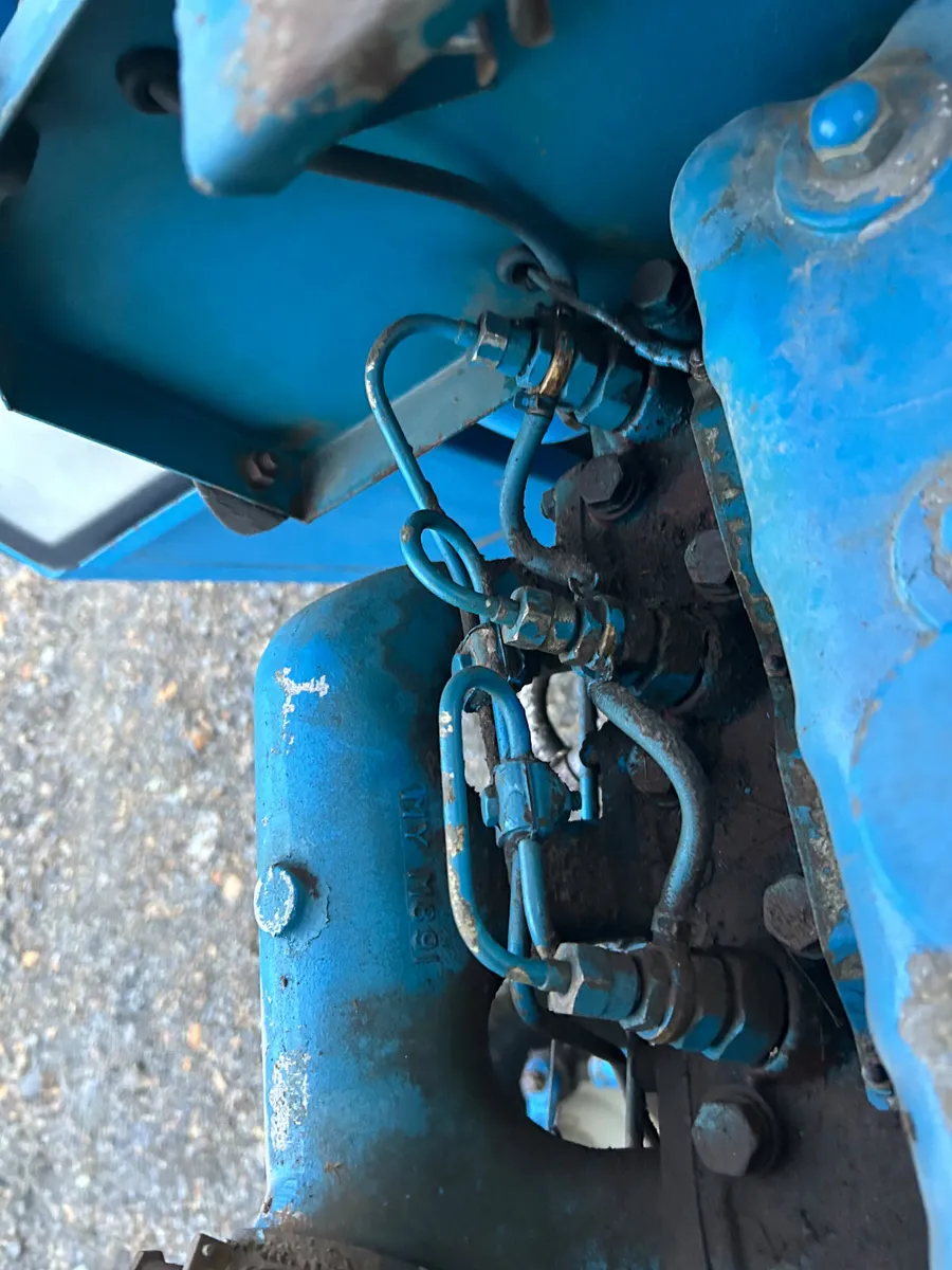 Ford 1910 Compact Tractor - Image 4