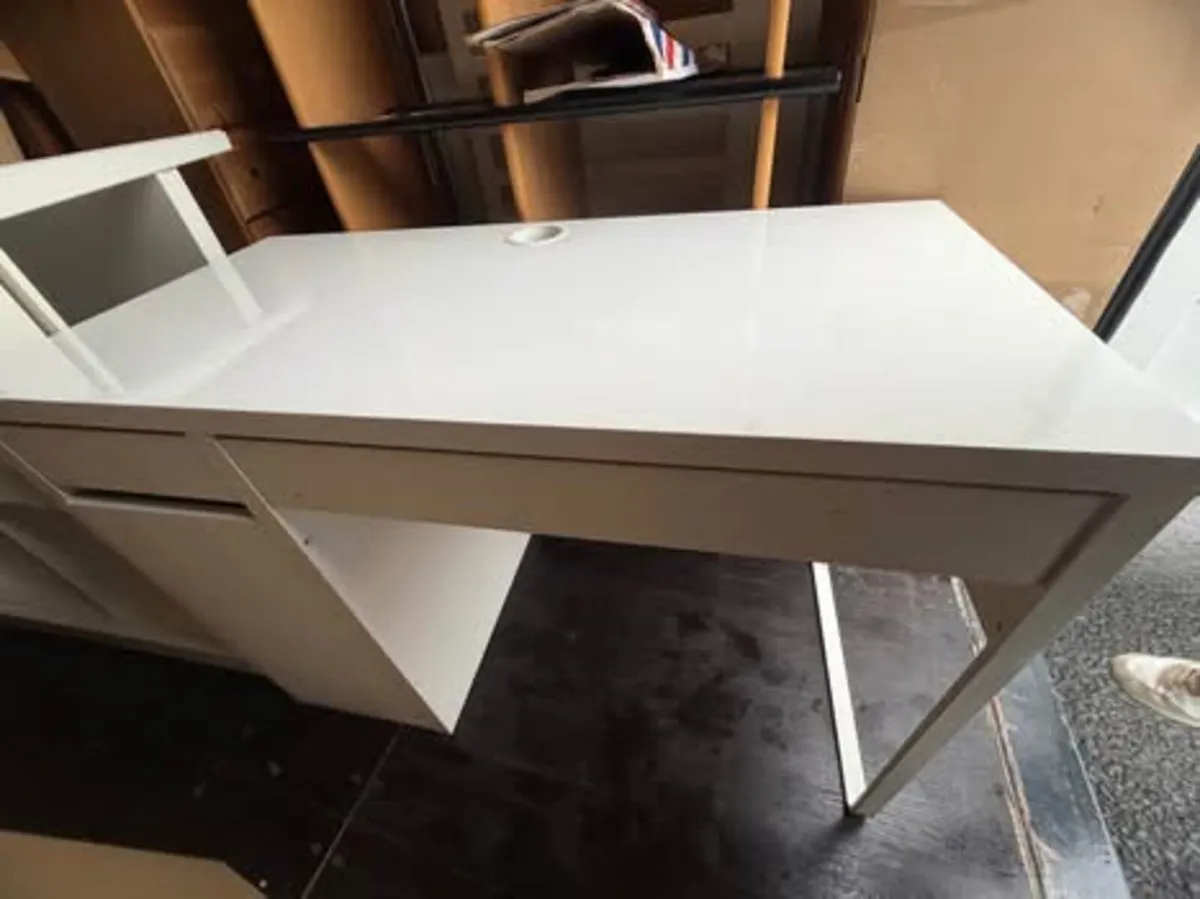 Desk with chair - Image 1