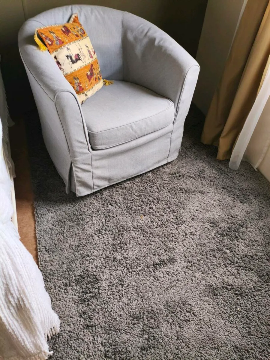 Lovely gray rug like new - Image 4