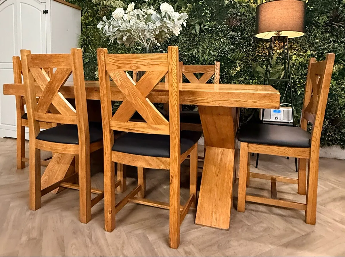 Oak kitchen table & 6 chairs - Image 2