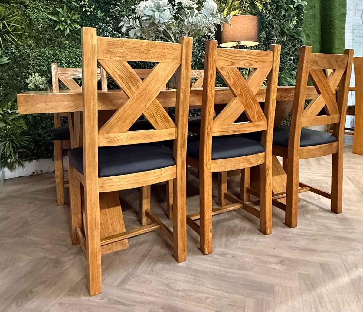 Oak kitchen table & 6 chairs - Image 3