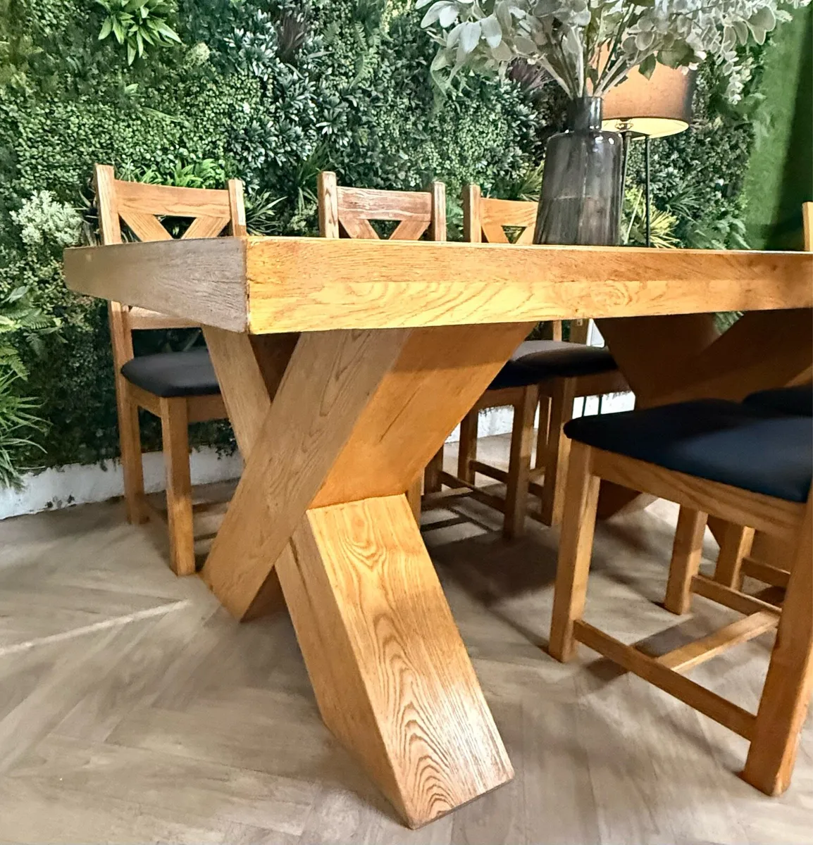Oak kitchen table & 6 chairs - Image 4