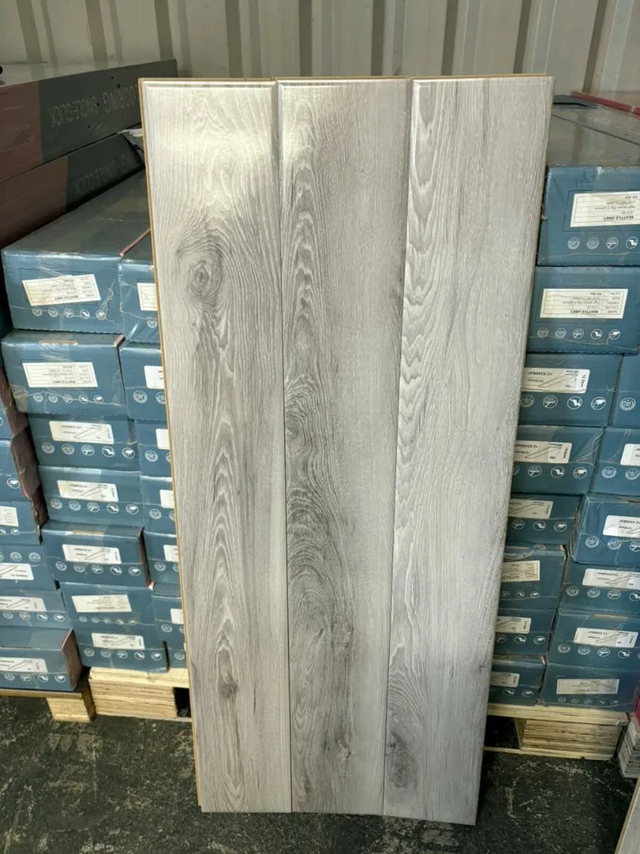 12mm laminate high gloss flooring - Image 1