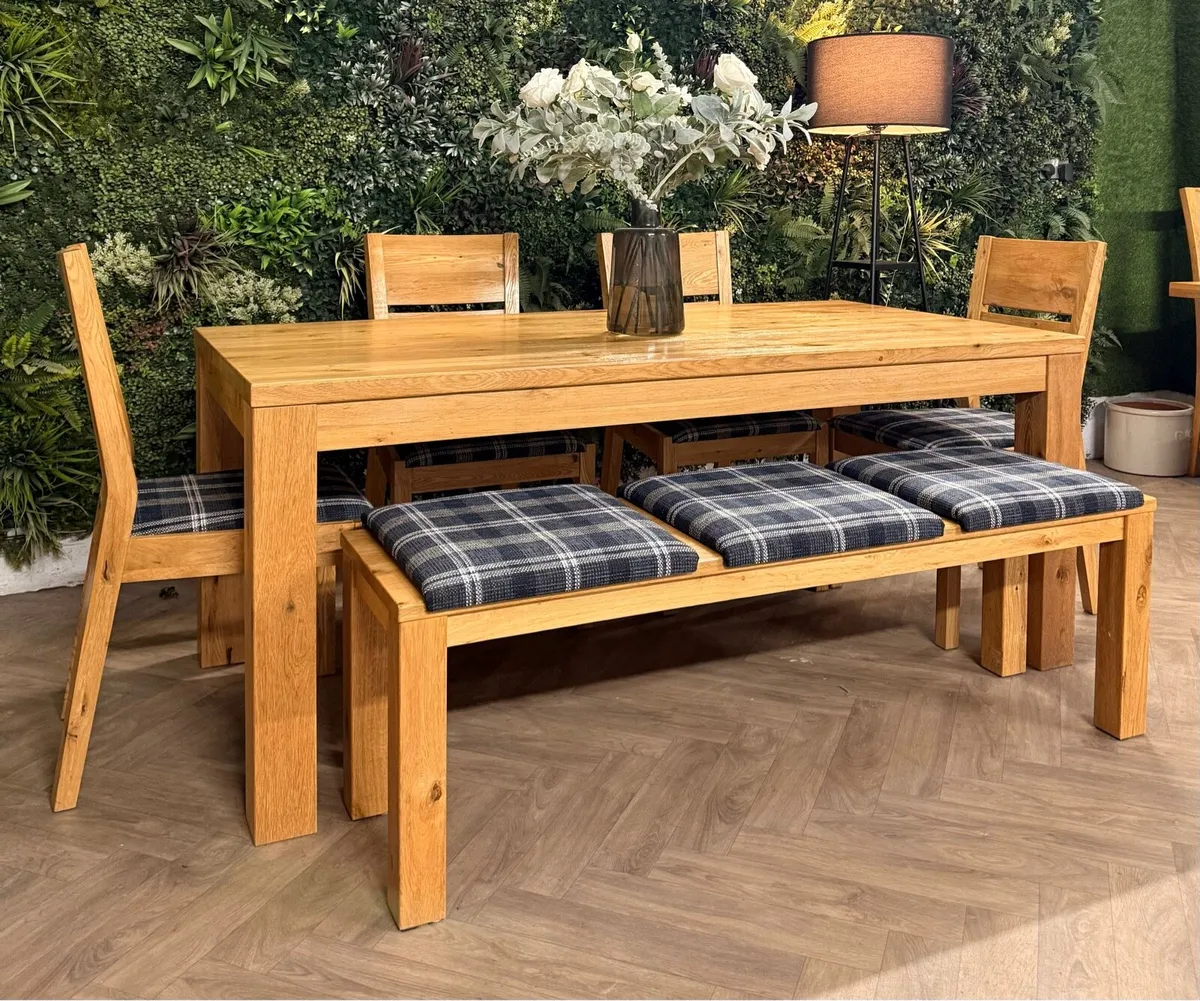 Solid oak kitchen table, 4 chairs & bench - Image 1