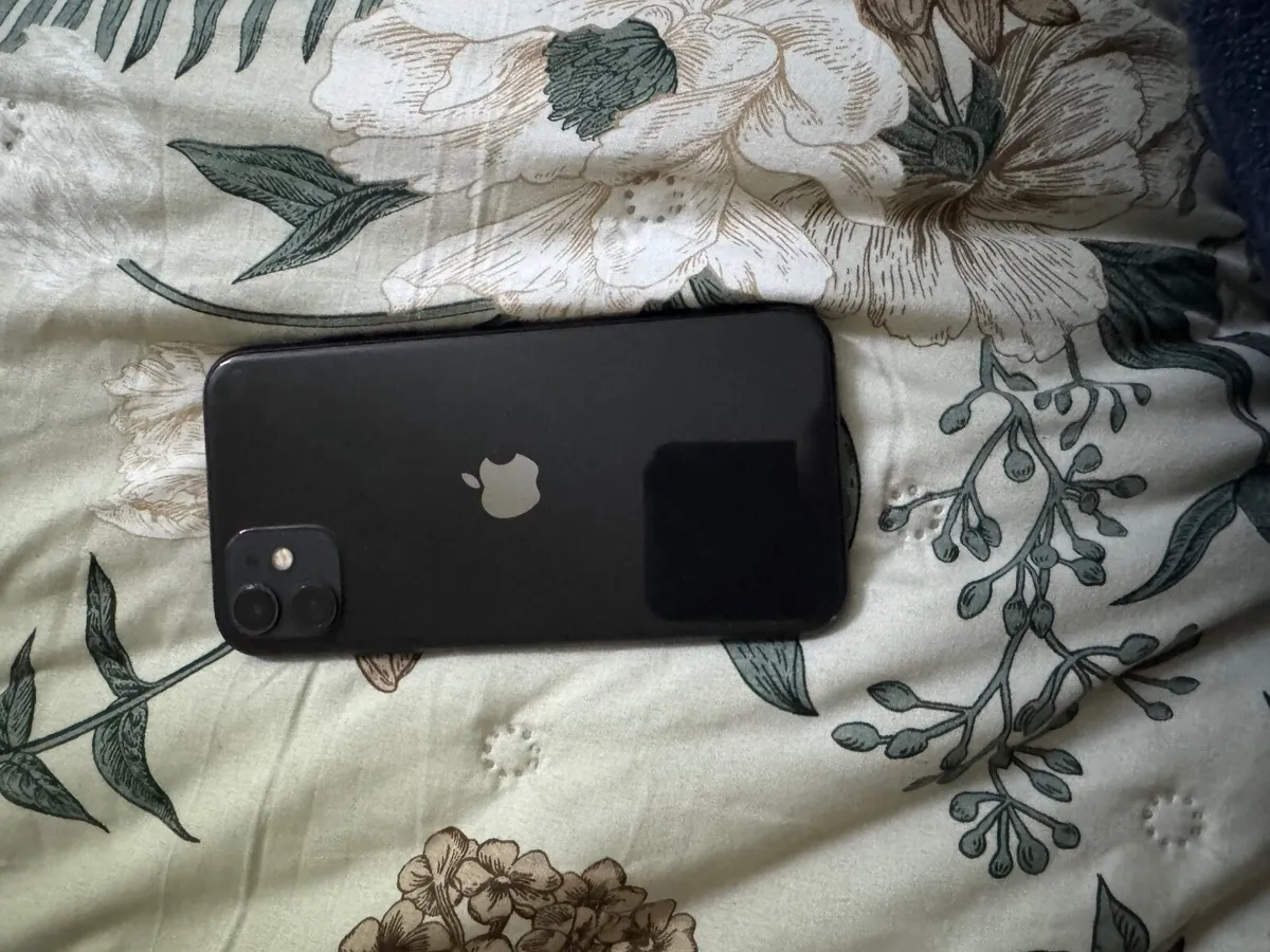 iPhone 11 unlocked - Image 2