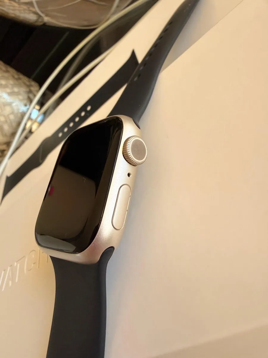 Apple Watch Series 7 41mm – Excellent Condition - Image 4