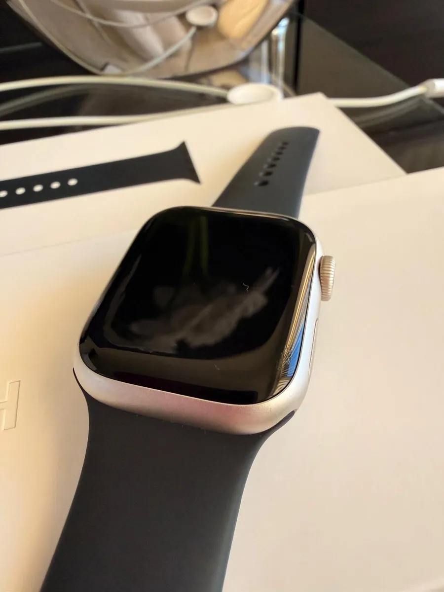 Apple Watch Series 7 41mm – Excellent Condition - Image 2