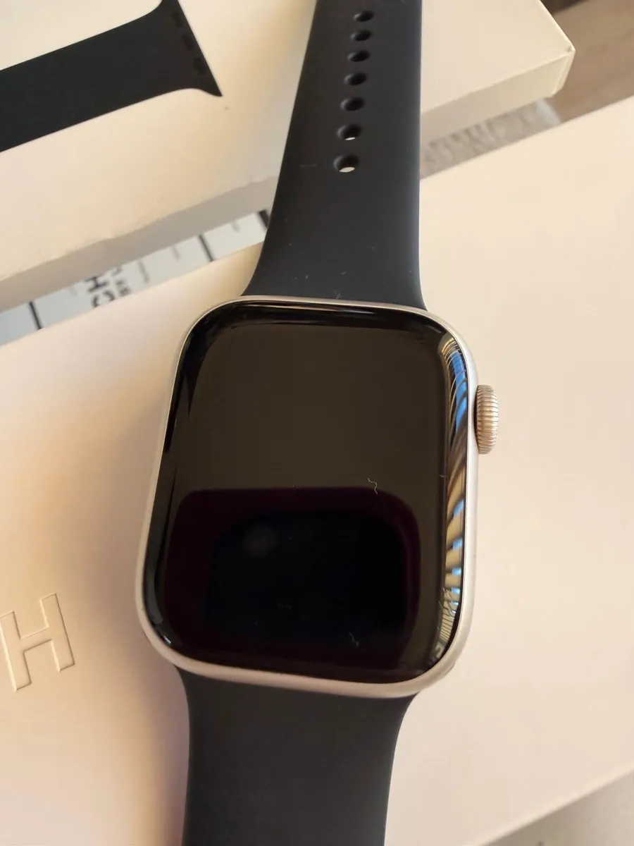 Apple Watch Series 7 41mm – Excellent Condition - Image 3
