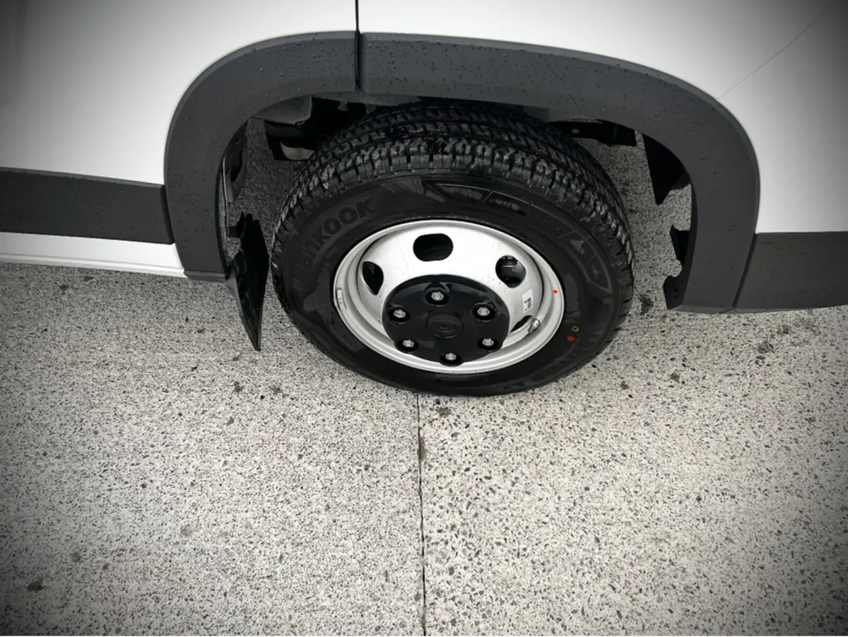 Maxus DELIVER 9 L4 DUAL WHEEL RWD CHASSIS AND CAB - Image 4