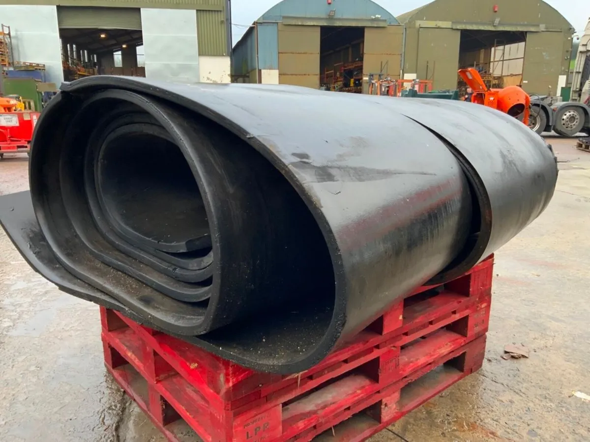 61" HEAVY GAUGE RUBBER MATTING......6125. - Image 4