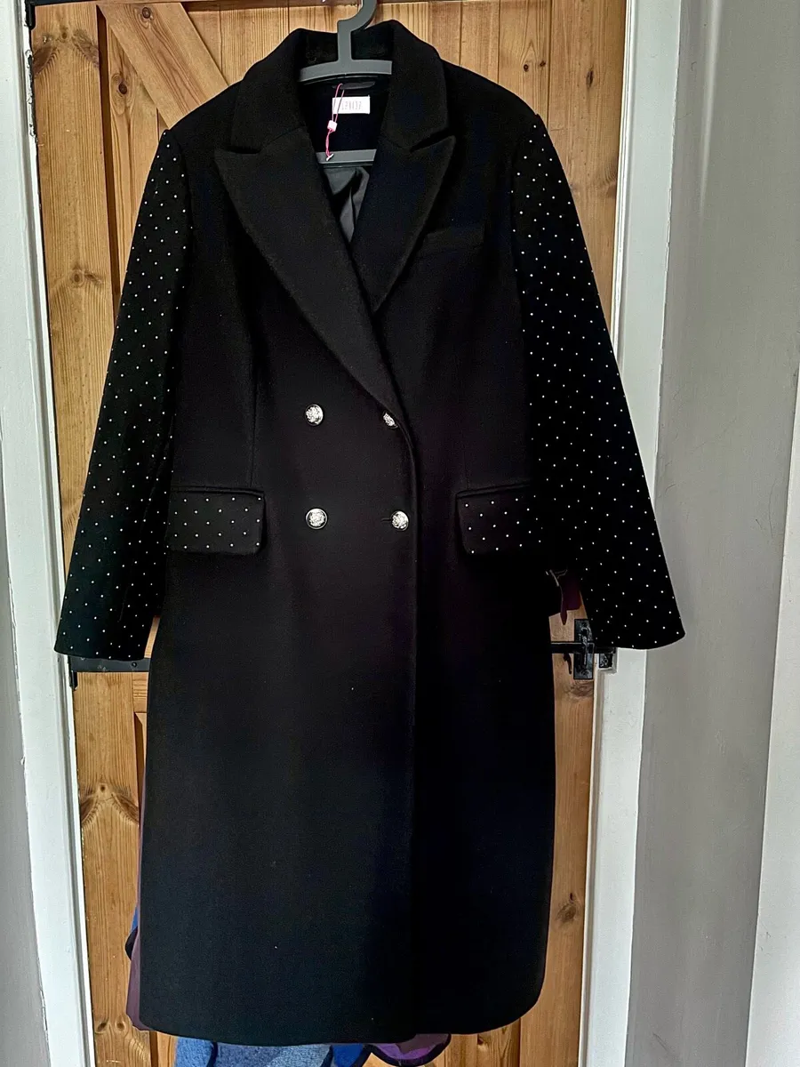 Beautiful women's black 2XL coat - never worn - Image 1