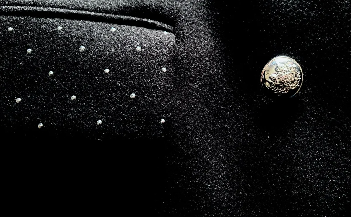 Beautiful women's black 2XL coat - never worn - Image 4