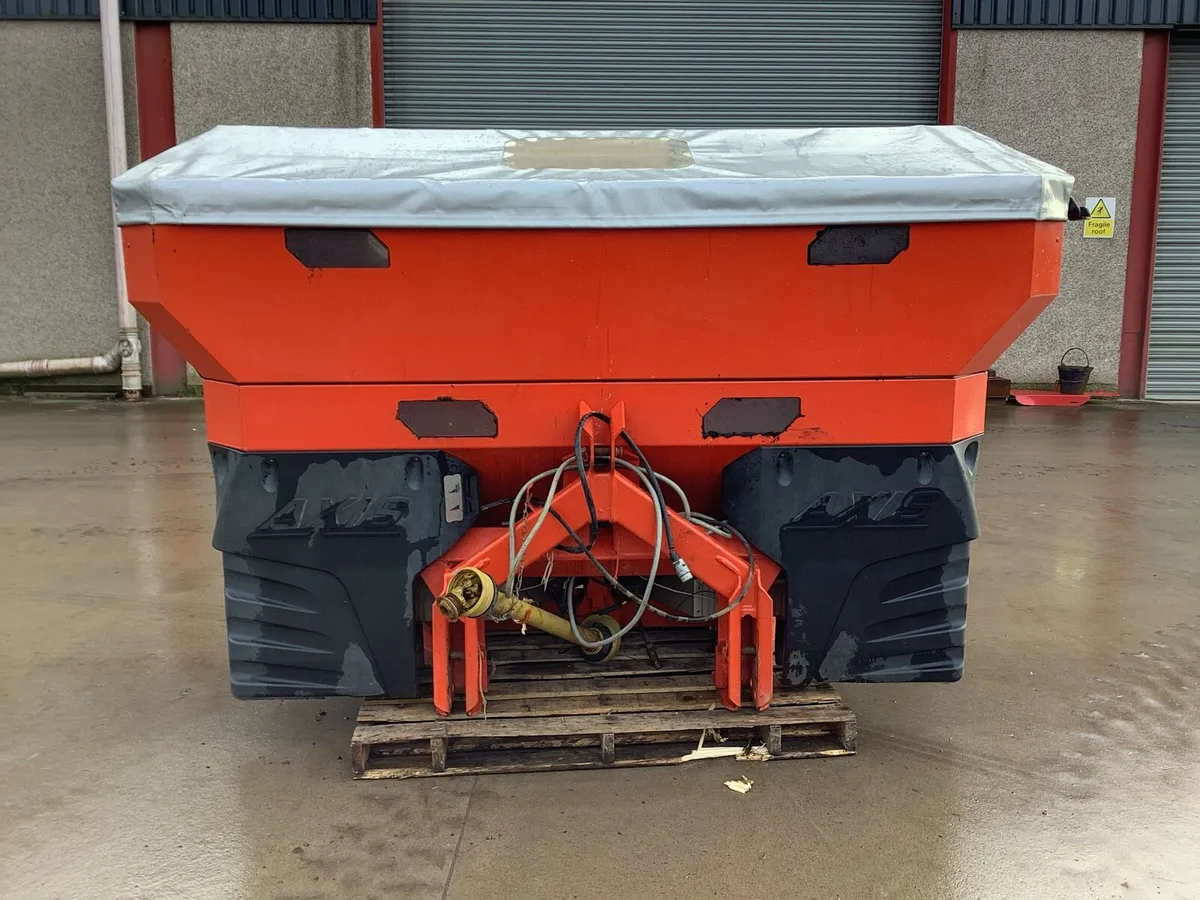 Kuhn Fertiliser Spreader - Image 1