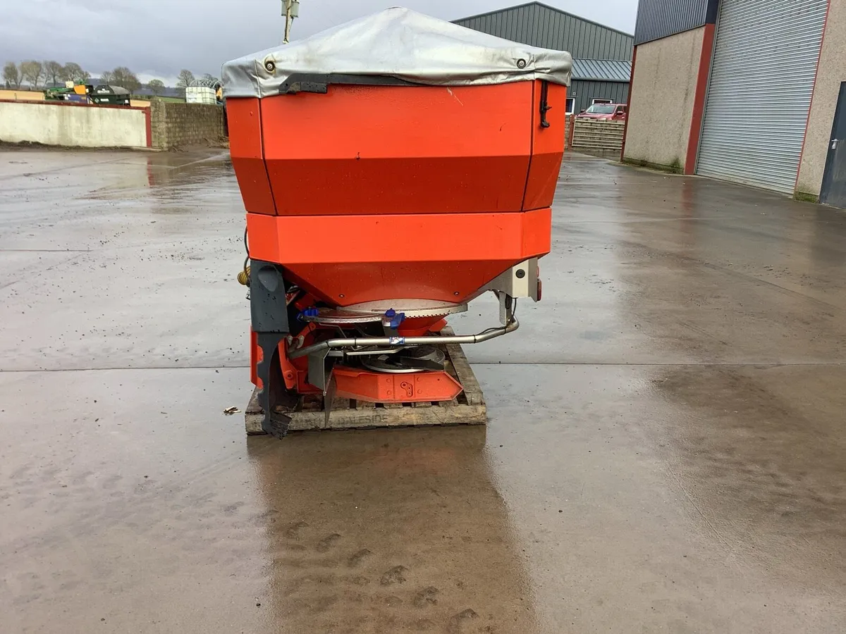 Kuhn Fertiliser Spreader - Image 3