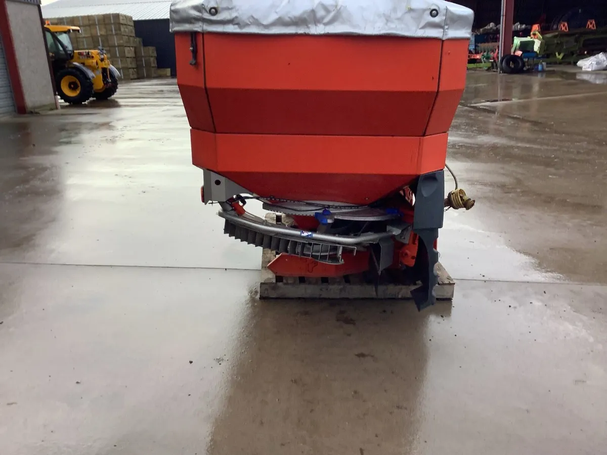 Kuhn Fertiliser Spreader - Image 4