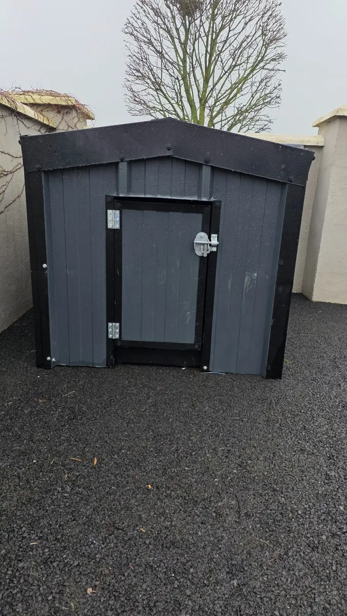 Large insalted dog kennel - Image 2