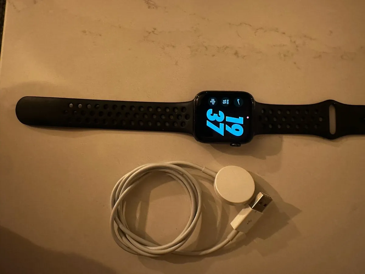 Apple Watch Nike series 6 44mm - Image 4