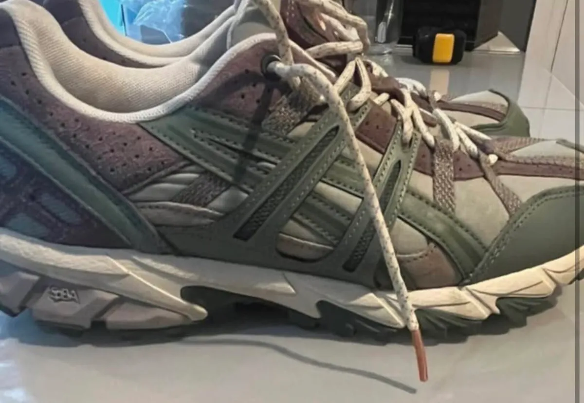 UK 8 EU 42.5 Runners like new - Image 1