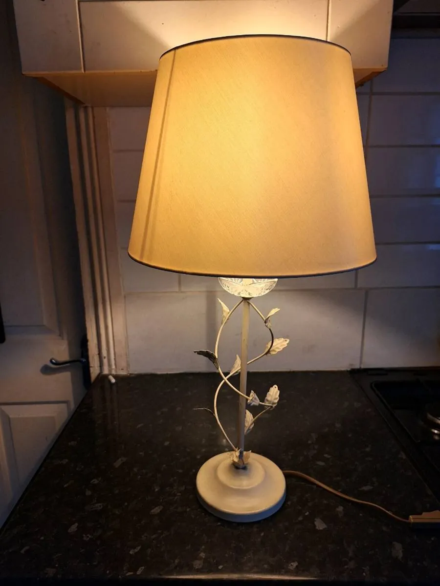 Lovely cream metal table lamp - Image 2