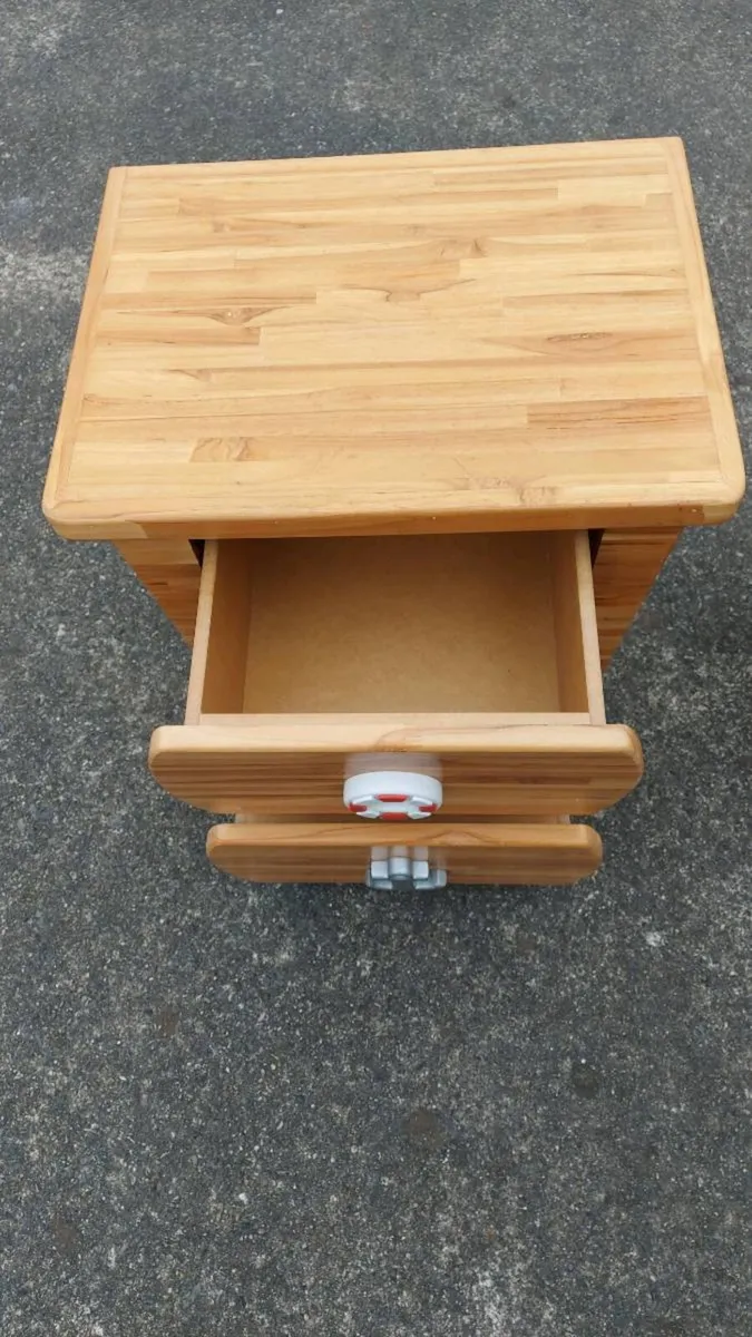 Solid heavy wooden child's locker and toy box - Image 2