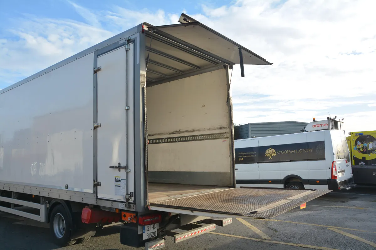 MAN 10T gvw 20' Box 1.5T lift LOW Km - Image 4