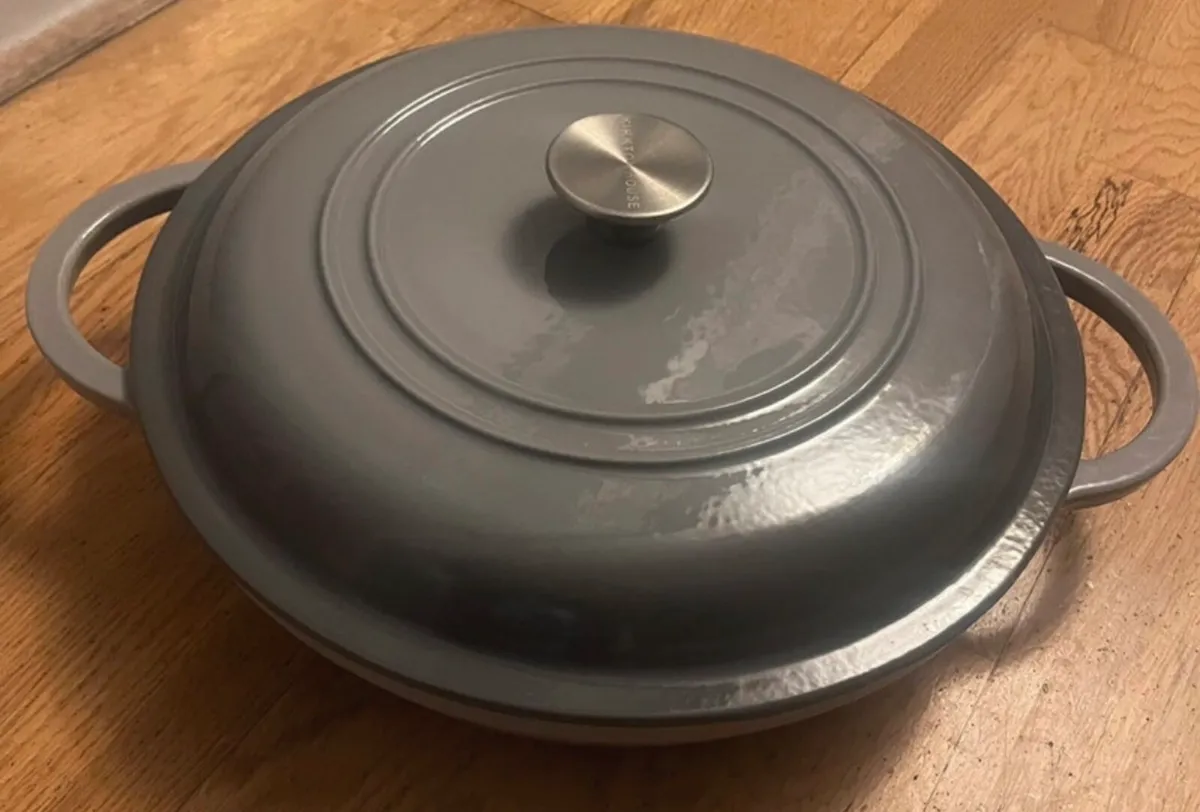 Cast iron pot - Image 2