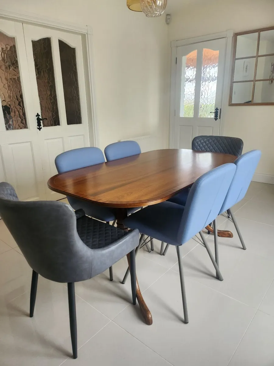 Dining table 5ft x 2.9ft - Image 2