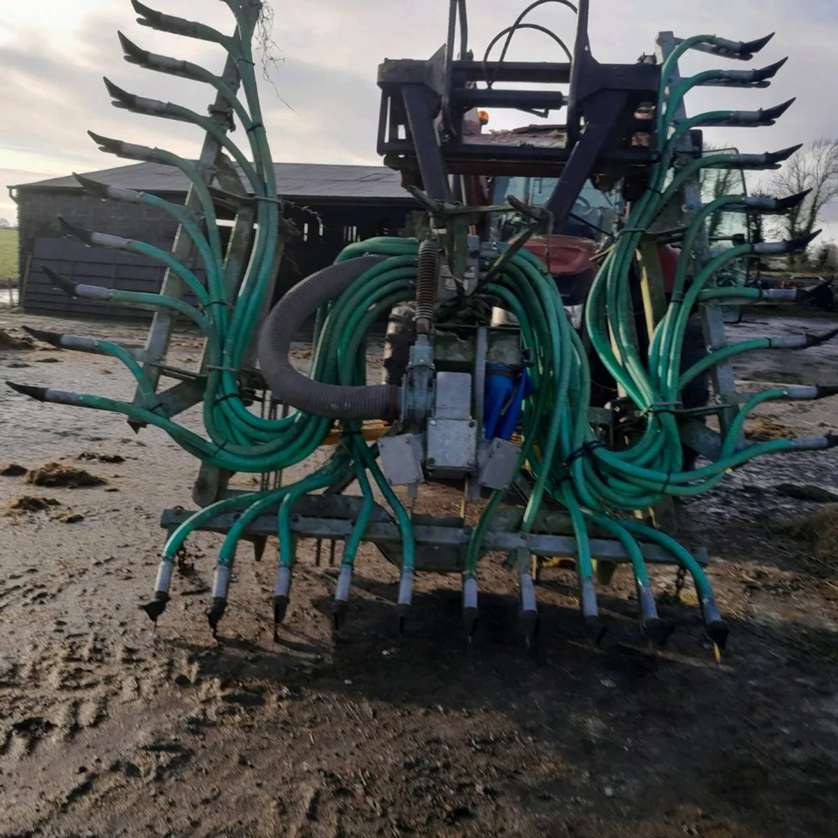 Trail and shoe slurry spreader - Image 2