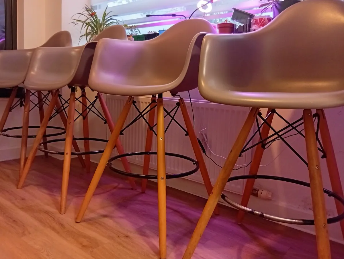 Luxury Quality comfortable XL-Bar stools set - Image 2