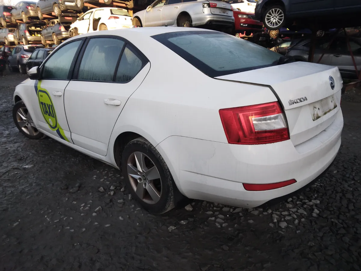2016 Skoda Octavia For Breaking/Dismantling - Image 4