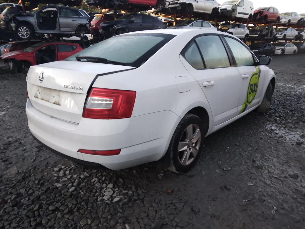 2016 Skoda Octavia For Breaking/Dismantling - Image 3