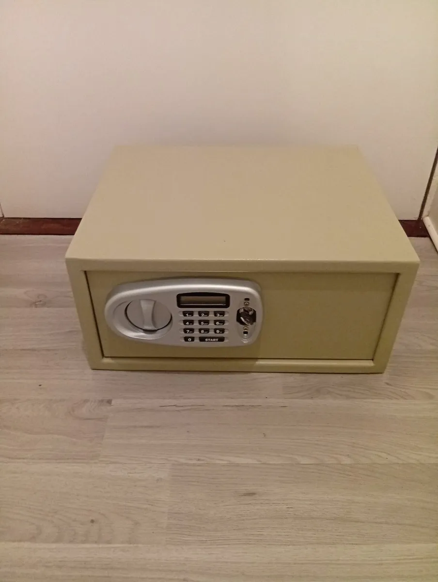 Electronic Quality Roomy Digital Safe - Image 1