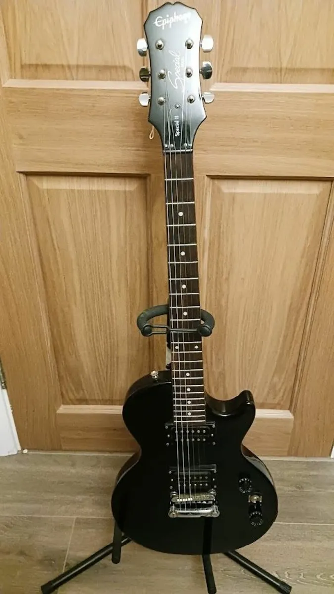 Electric Guitar with Amplifier - Image 4