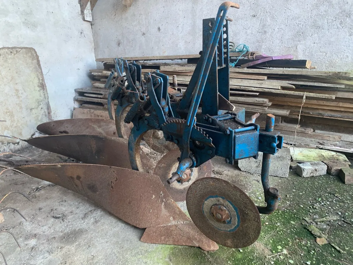 Fiskars 3 Furrow ploughing - Image 1