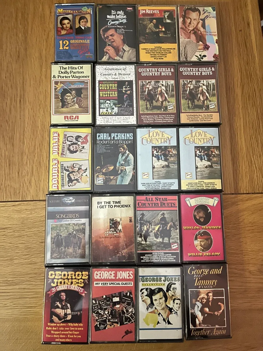 Country music cassettes - Image 1