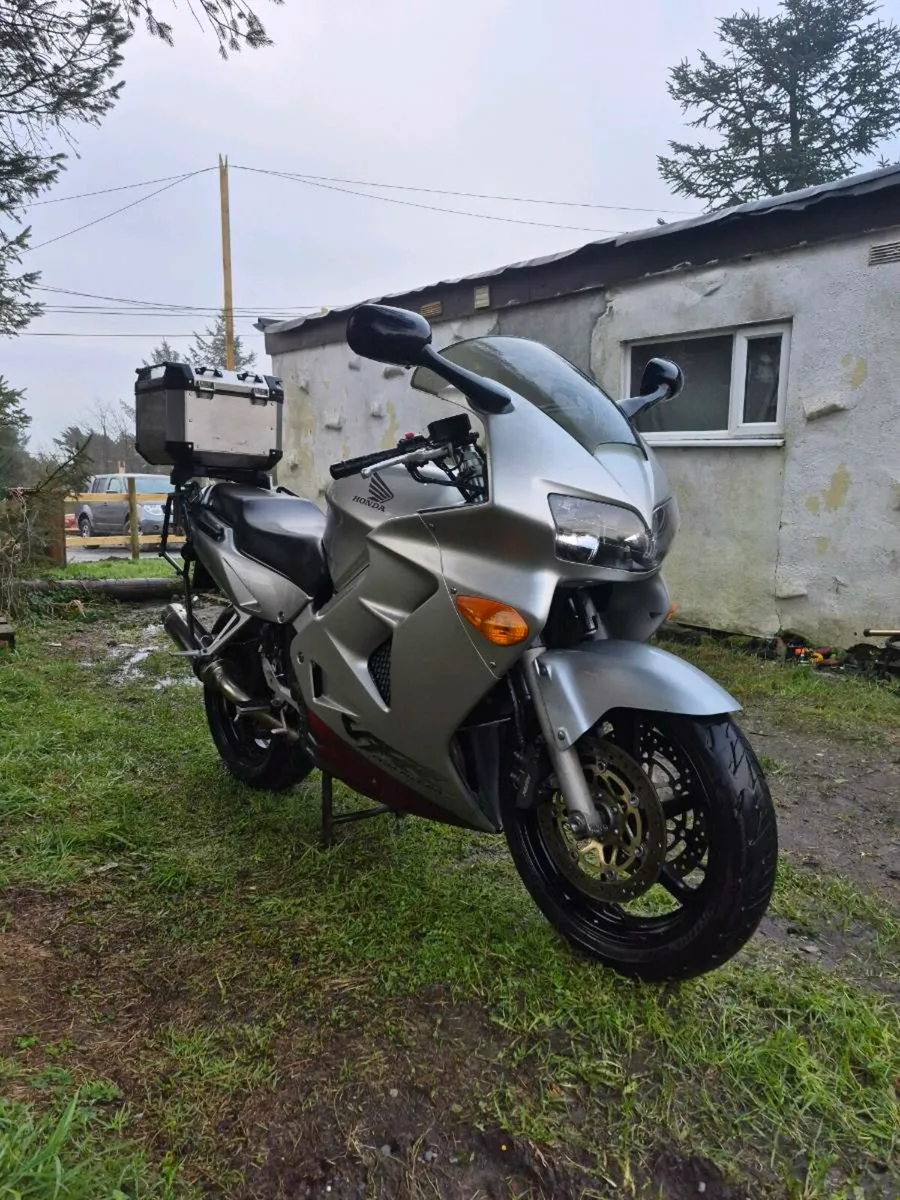 Honda VFR800 5TH GEN 1998 - Image 3