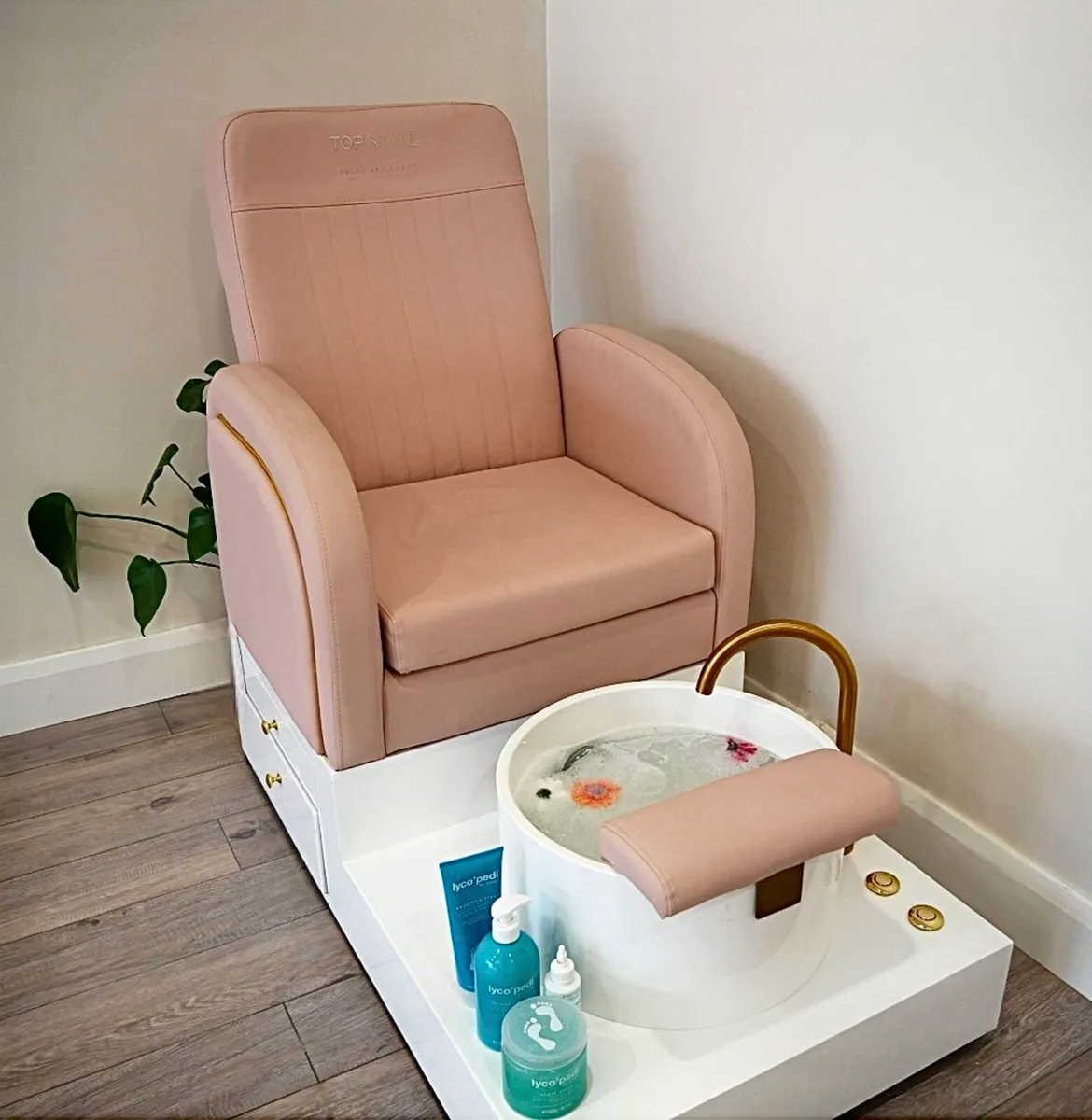 Luxury Pink Pedicure Chair - Image 2