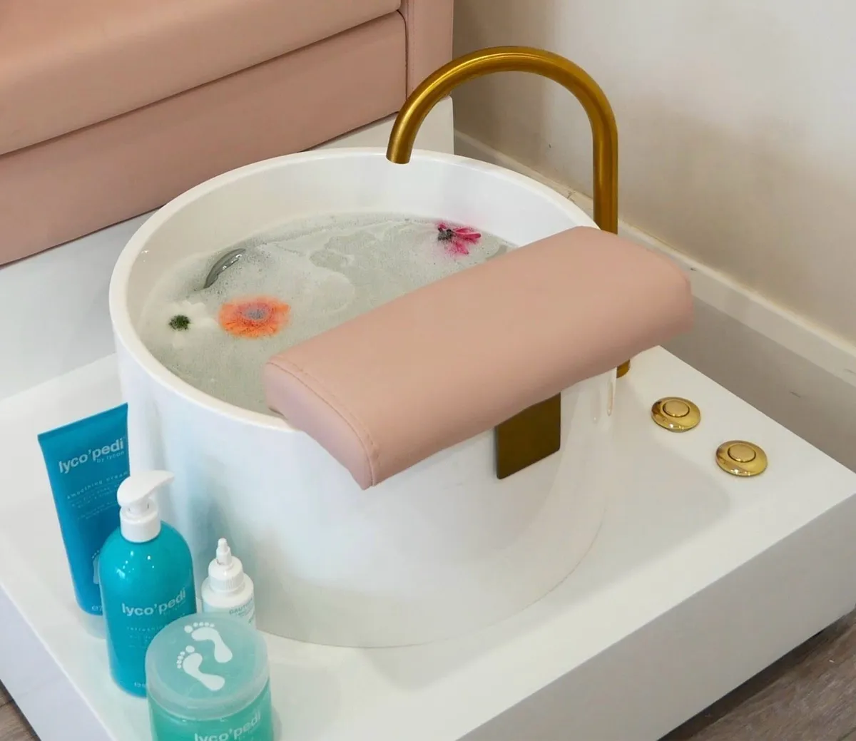 Luxury Pink Pedicure Chair - Image 3