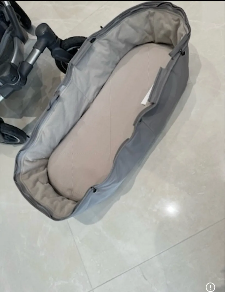 Icandy travel system Land Rover edition - Image 4