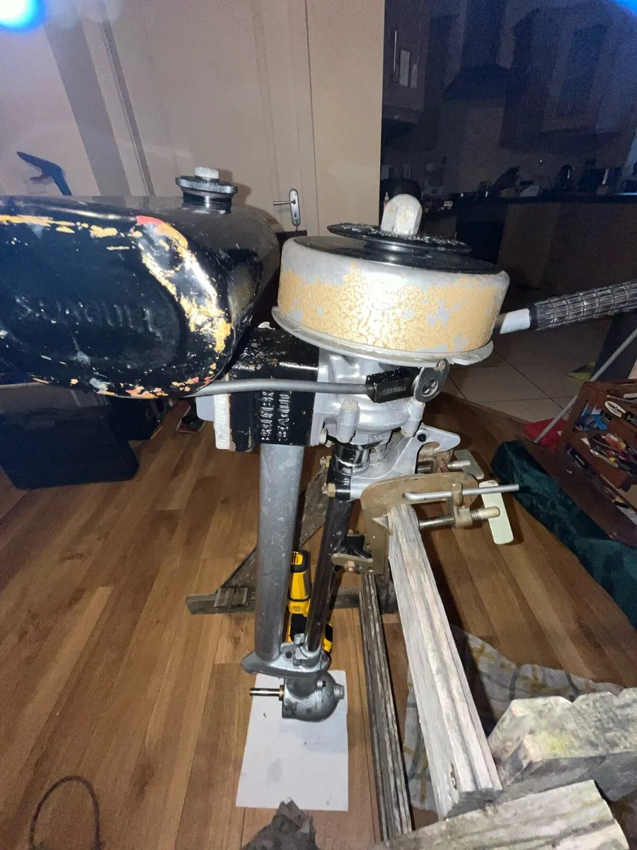 Outboard engine - Image 1