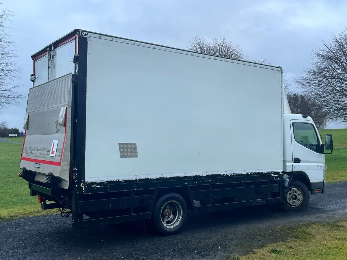 Mitsubishi canter with tail lift - Image 3