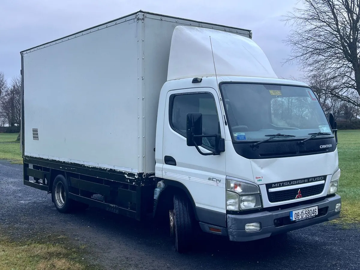 Mitsubishi canter with tail lift - Image 2