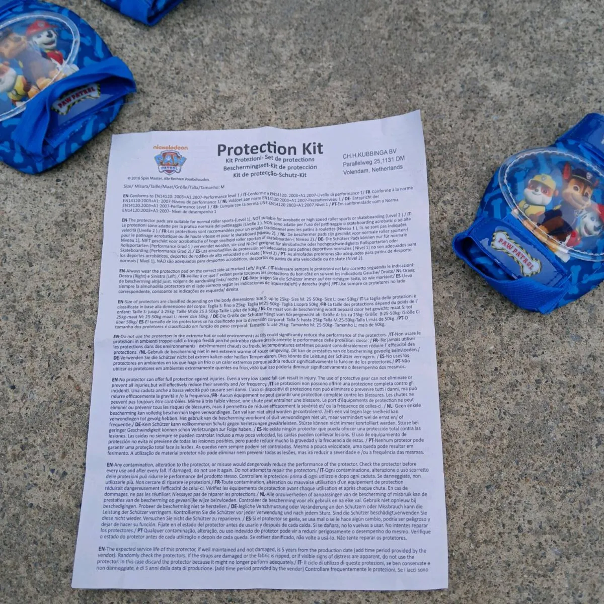 Helmet and safety pads - Image 4