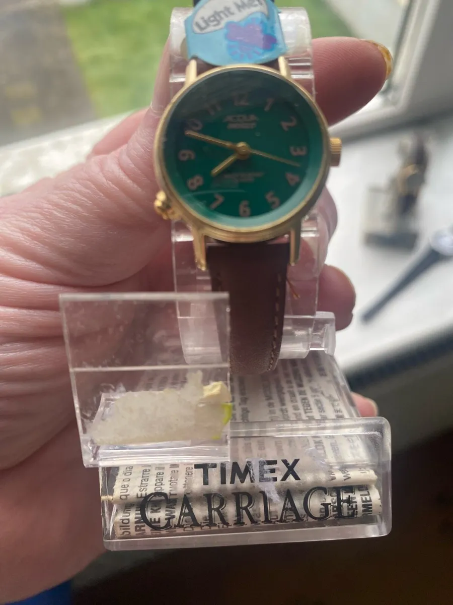 1980s vintage watches. - Image 2