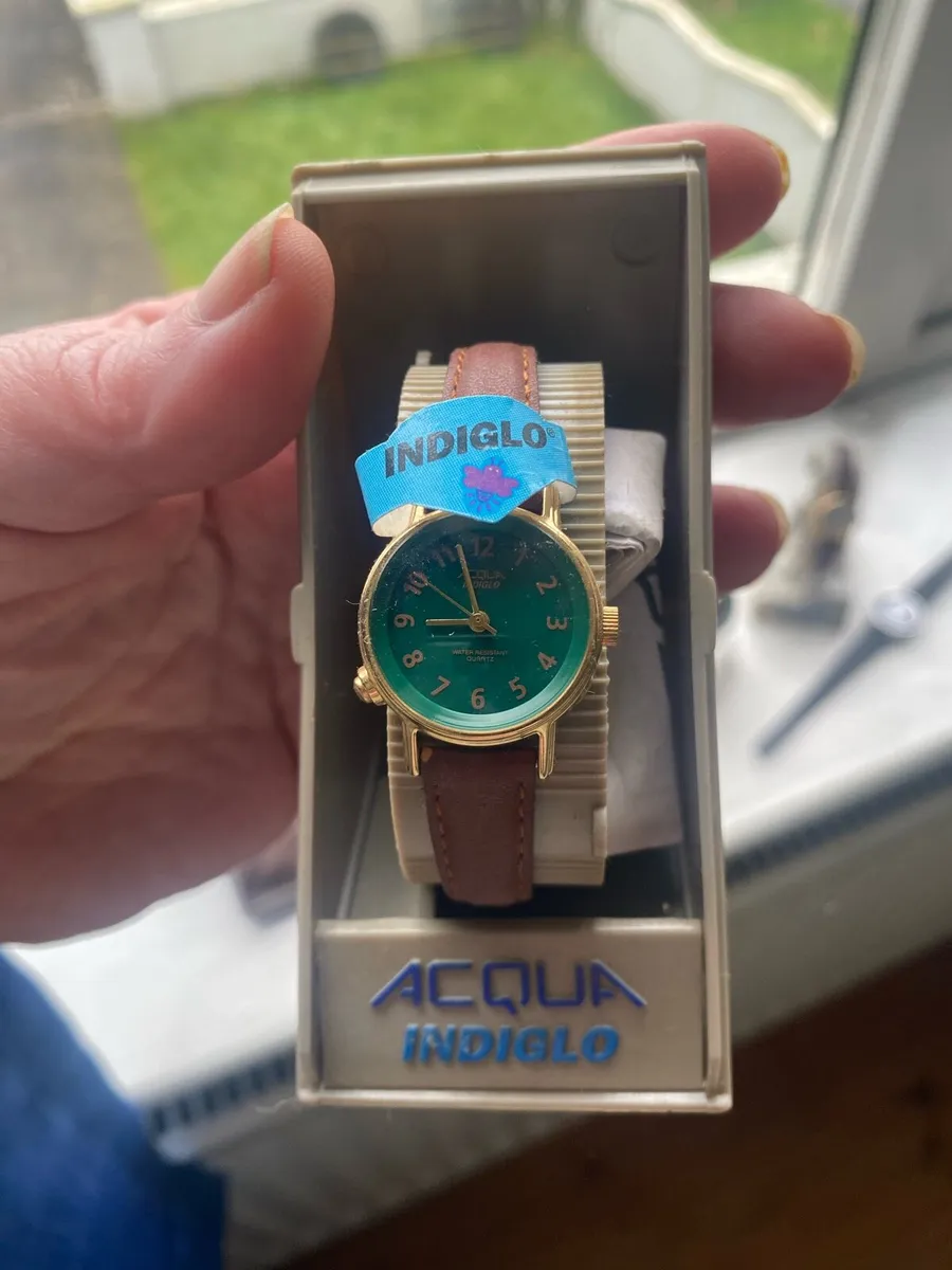 1980s vintage watches. - Image 1