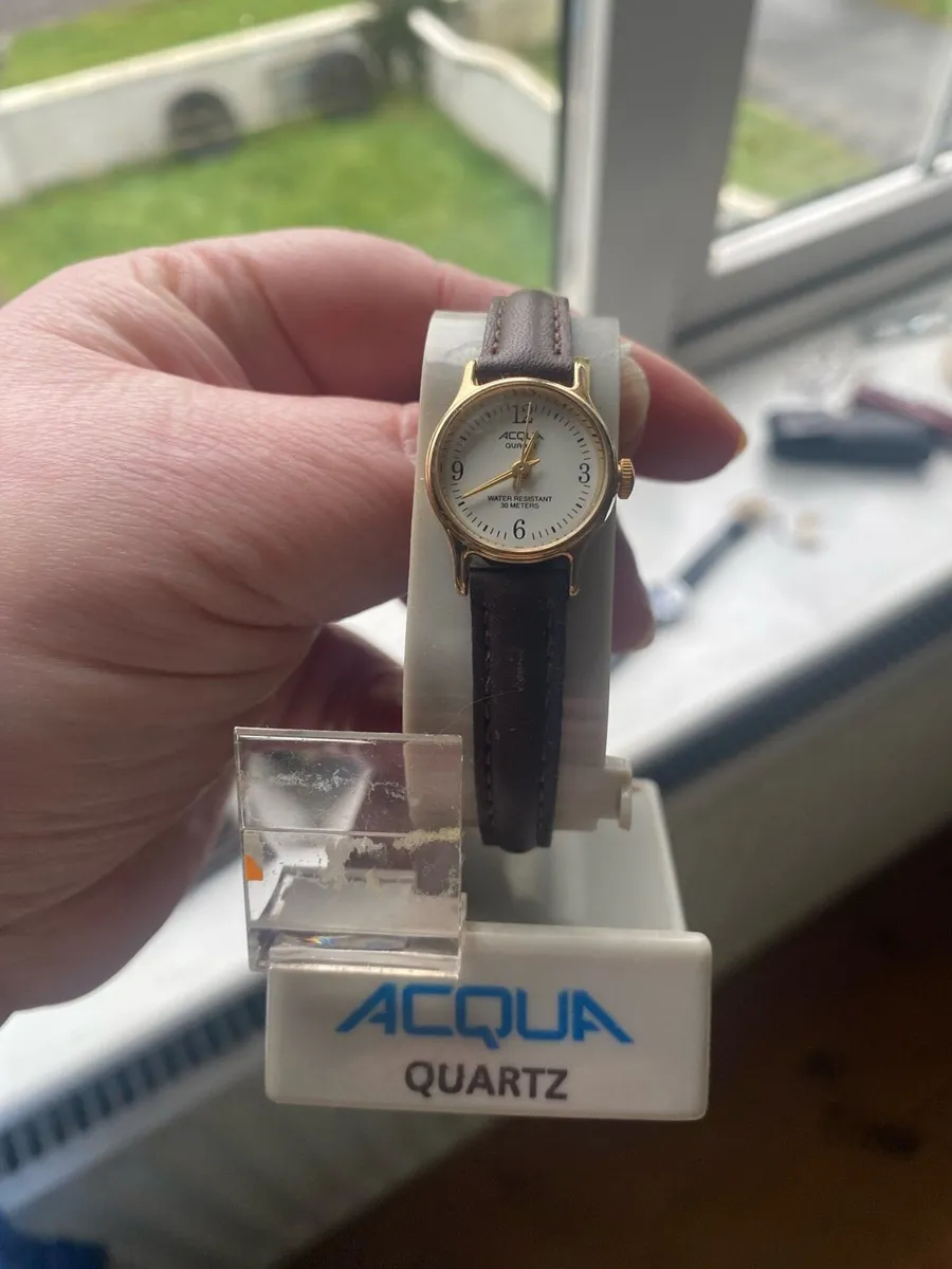 1980s vintage watches. - Image 3