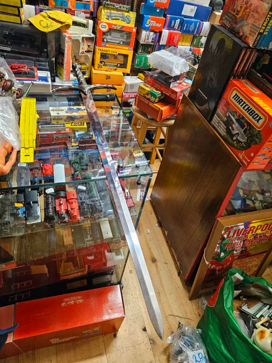 Lord of the Rings Game of Thrones Sword - Image 1