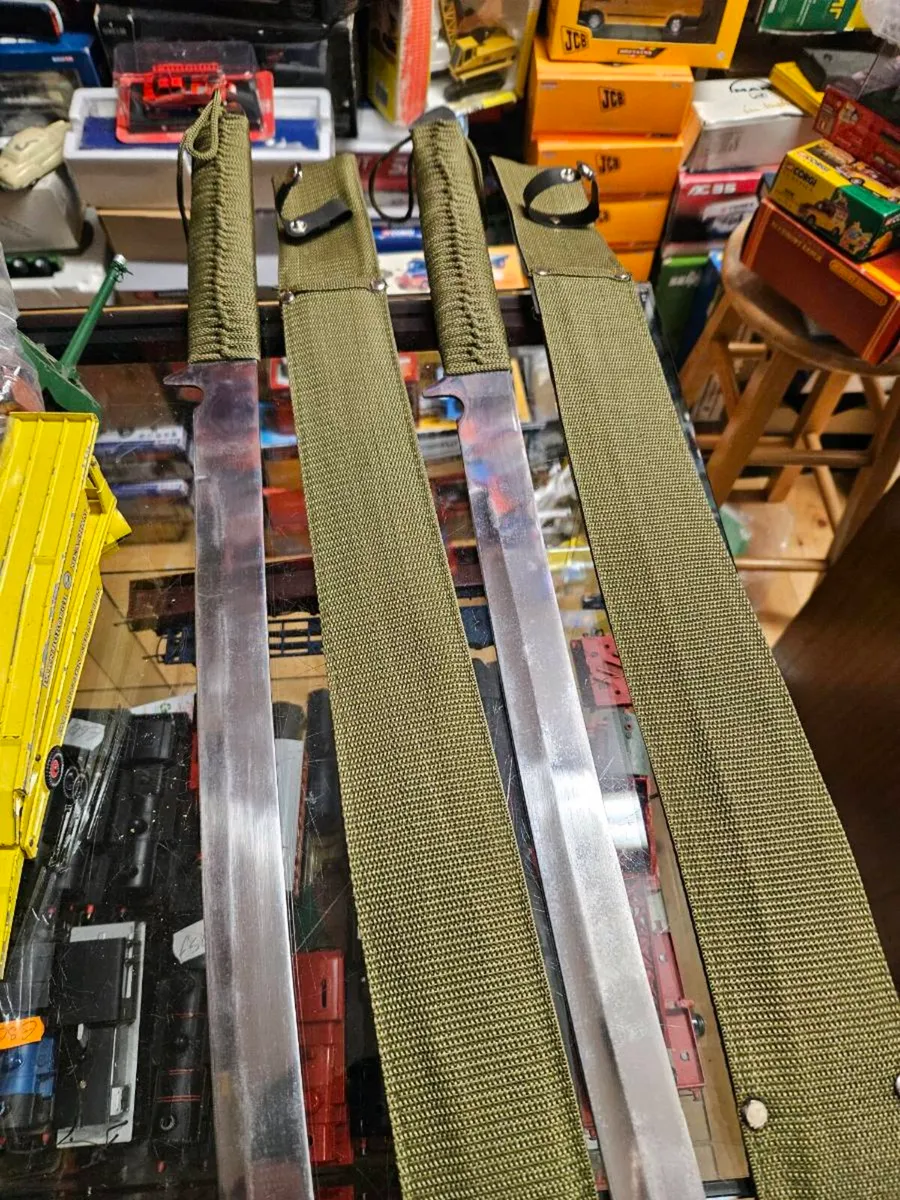 Vintage Looking Swords - Image 3